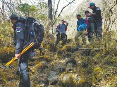 3男子被处罚 两年内禁入甘孜登山探险