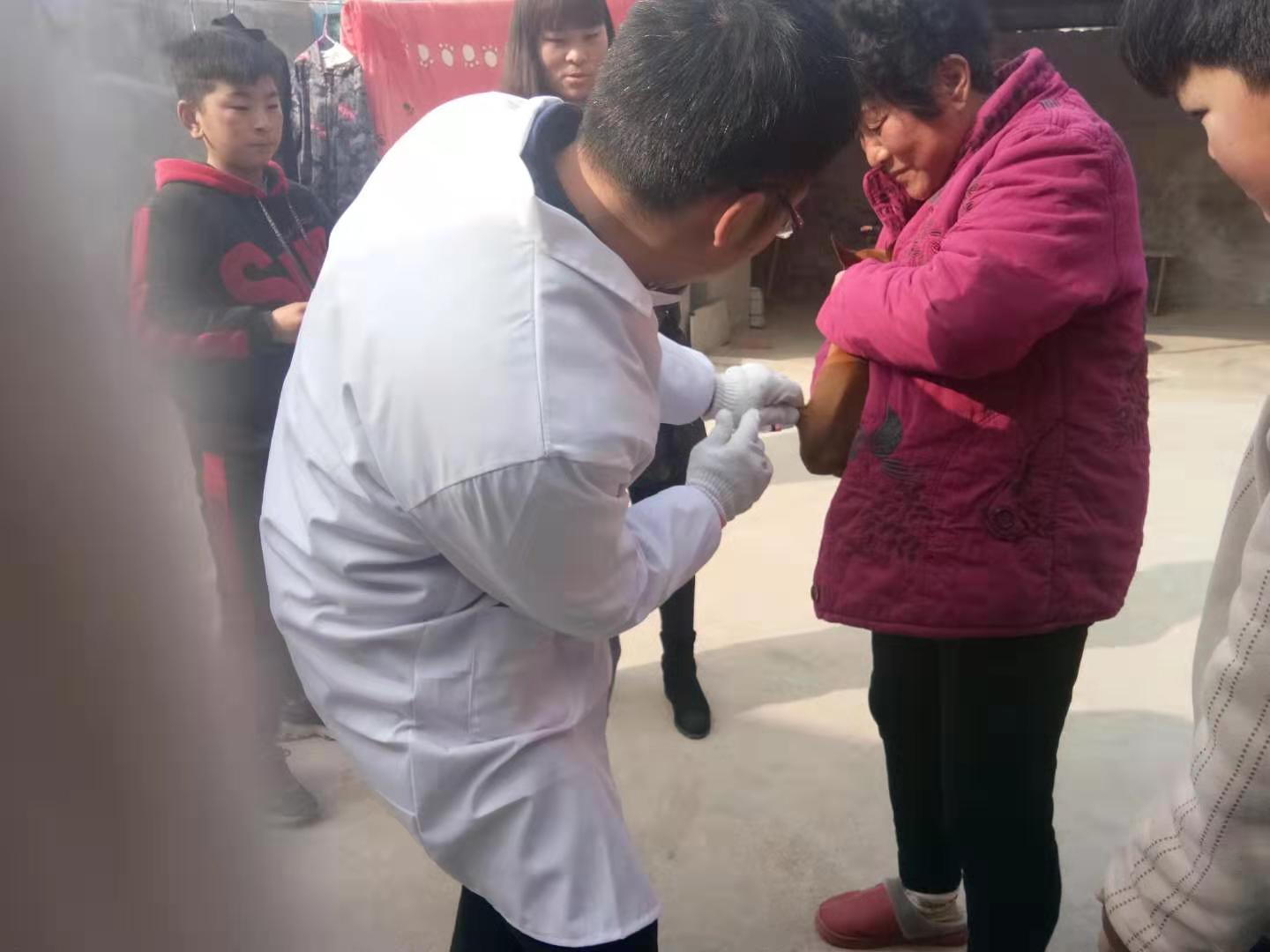 男童被狗舔后死亡 当地扑杀16条狗60条被注射疫苗