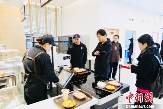 东北首家园区智慧餐厅在大连开业 3秒内刷脸买单