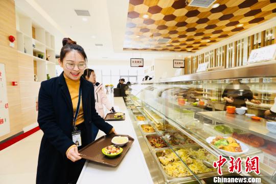 东北首家园区智慧餐厅在大连开业 3秒内刷脸买单