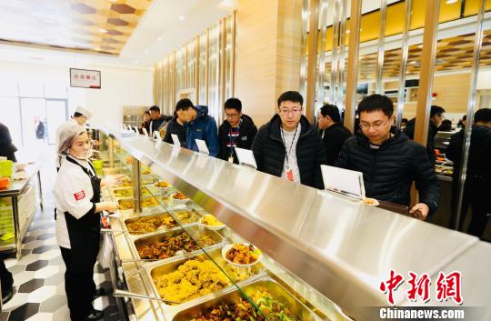 东北首家园区智慧餐厅在大连开业 3秒内刷脸买单