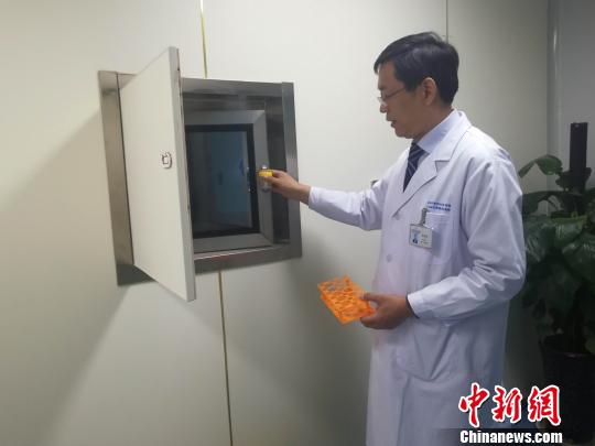 山东医生从粪便中提取粪菌液 ＂粪菌移植＂治肠道疾病