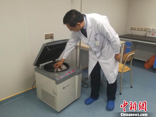 山东医生从粪便中提取粪菌液 ＂粪菌移植＂治肠道疾病