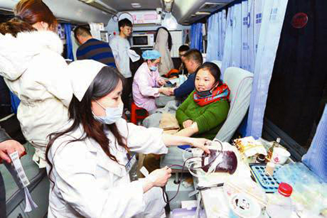 江苏盐城：各界全力救治响水化工企业爆炸事故受伤人员