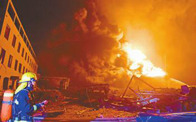 江苏盐城：各界全力救治响水化工企业爆炸事故受伤人员