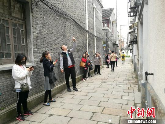 《都挺好》苏家大院成游客打卡点 屋主摘门牌怕被认出