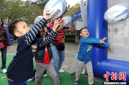 调查：功课多空闲少 香港儿童越长大越不快乐