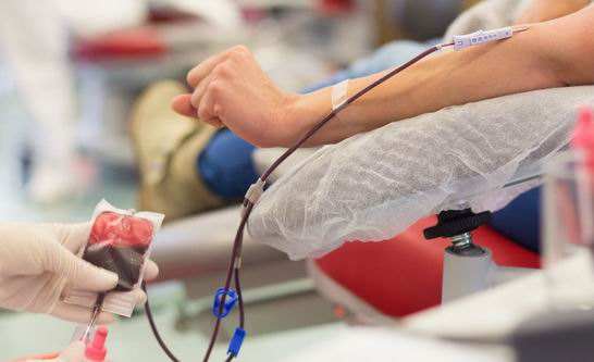 血站回应“熊猫血学生献血被多抽100毫升”：纯属杜撰