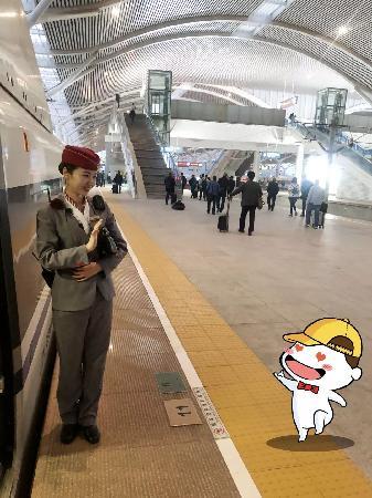 万万没想到，高铁小姐姐的包里还有这个！