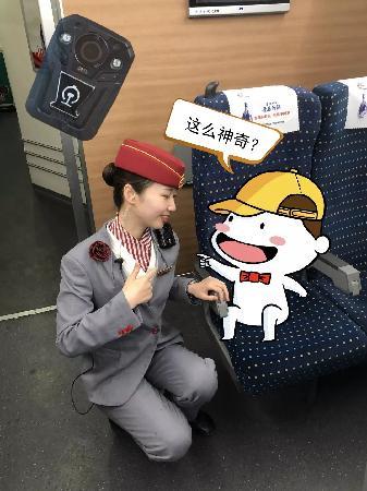 万万没想到，高铁小姐姐的包里还有这个！