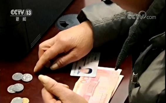 54岁大姐用这种方式替亡夫还债 引来300多万网友点赞