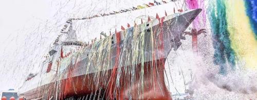 万吨级驱逐舰首舰海上航行画面首度公开