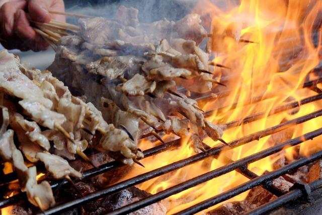 多城出台推动夜间经济发展举措 夜排档的“转正”之路