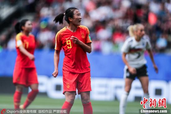 中国女足世界杯首秀失利 战强队不失信心显铿锵精神