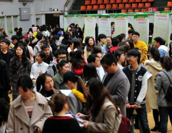 人社部：2019届高校毕业生834万人 就业进展平稳