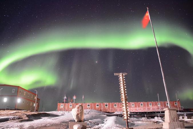 14亿护旗手报到！网友：你的名字比我生命更重要