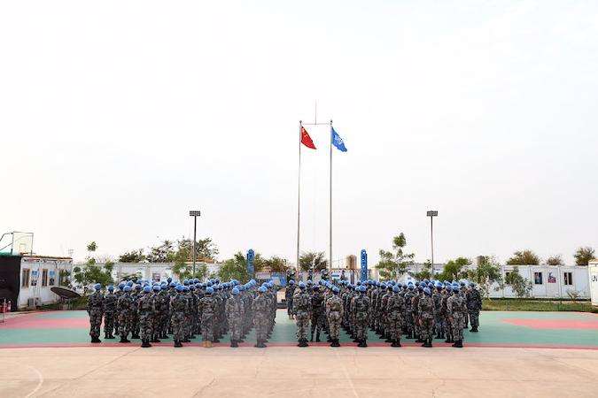 14亿护旗手报到！网友：你的名字比我生命更重要