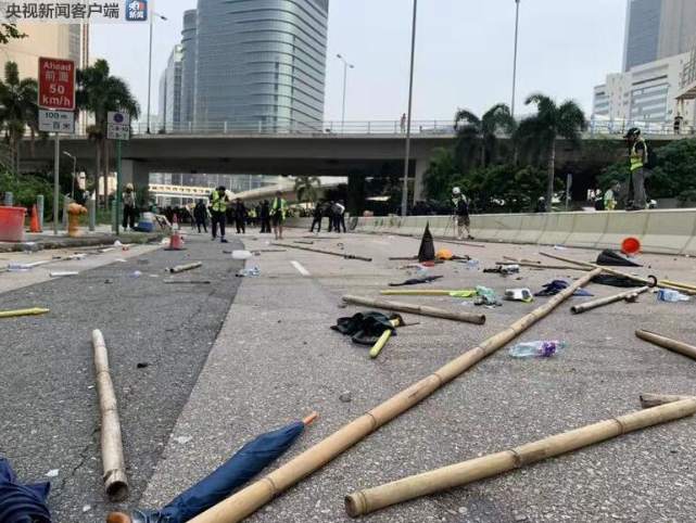 香港特区政府：对示威者暴力行为予以强烈谴责