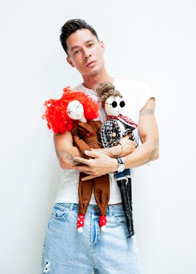 UR首次跨界潮玩设计师