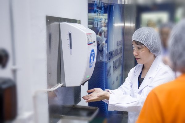 佳洁士开启爱牙日工厂探秘之旅