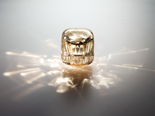 CPB肌肤之钥发布新版金致乳霜