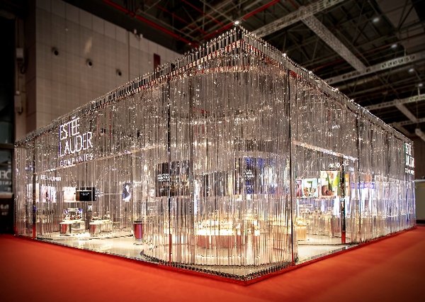 ?首次参与进博会的雅诗兰黛集团举行开馆仪式