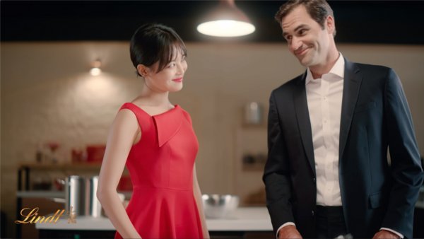 瑞士莲代言人辛芷蕾与费德勒，共同探索瑞士莲的巧克力世界