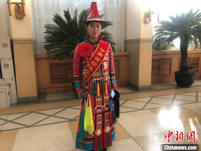 甘肃裕固族绣娘历经苦难不言弃创业不忘助残扶困