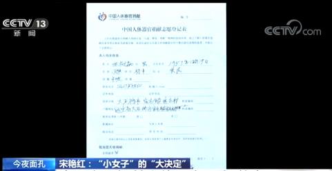 52岁女子照顾瘫痪哥哥24年：我得让他活得好