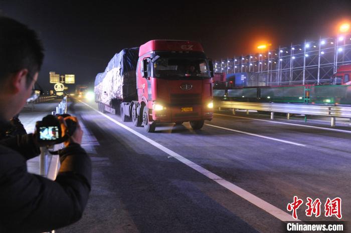 四川取消19处高速公路省界收费站跨省实现无阻断通行