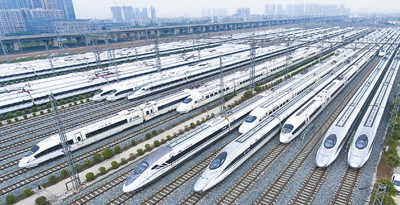 中国高铁强劲奔跑