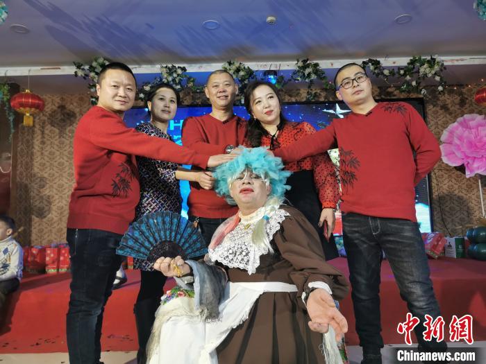 千名俄罗斯人在中俄边境小城开启“新年游”