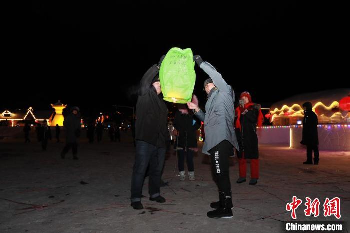 “神州北极”漠河：3000余游客赏冰乐雪迎新年