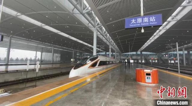 山西大范围降雪太铁急增列车运送因降雪受阻旅客