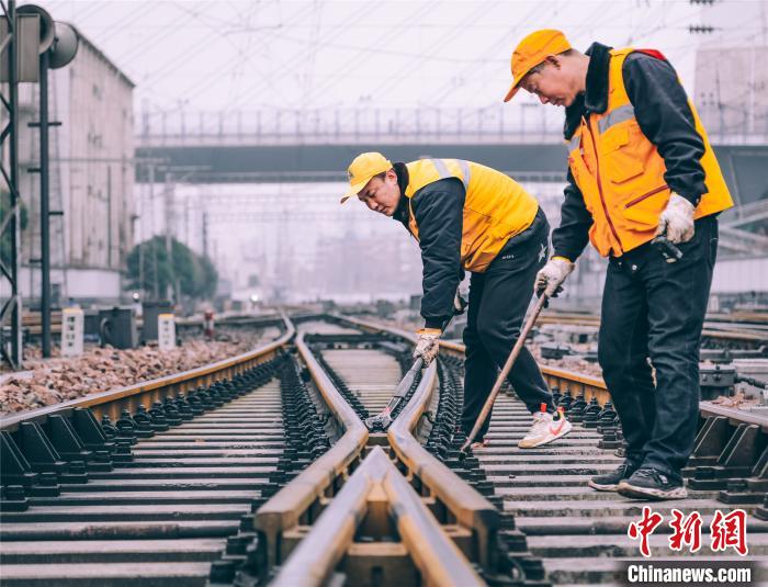 春运首日：探访铁路工长李秀海的第20个春运