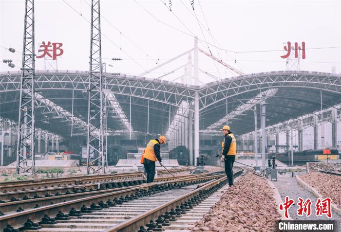 春运首日：探访铁路工长李秀海的第20个春运