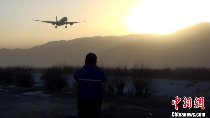 西藏“高高原”机场多举措“驱鸟”为春运飞行安全提供保障