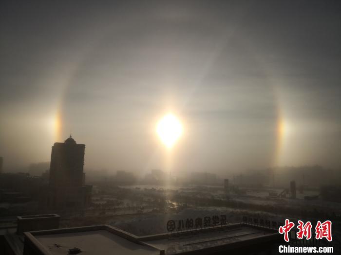 内蒙古呼伦贝尔出现“幻日”奇观