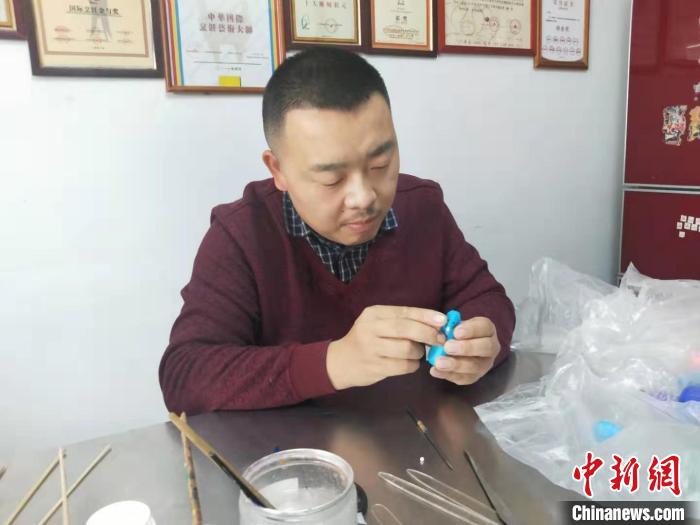 春节前的面塑手艺人：指尖上的忙碌