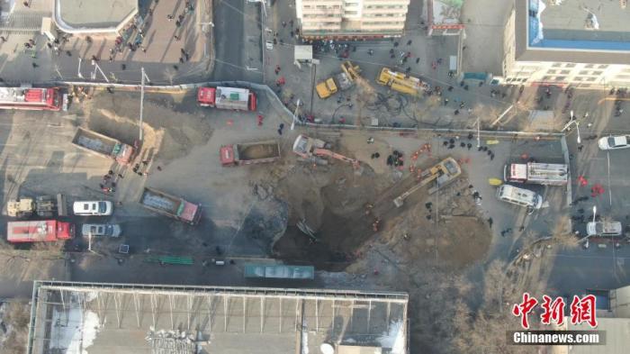 西宁路面塌陷事故已找到6具遗体应急部派工作组调查