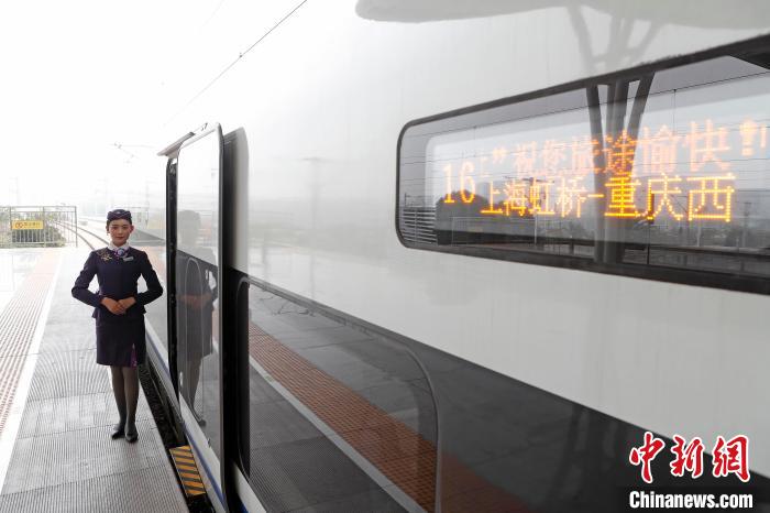 春运列车上的“千禧宝宝”少了一份幼稚多了一份责任