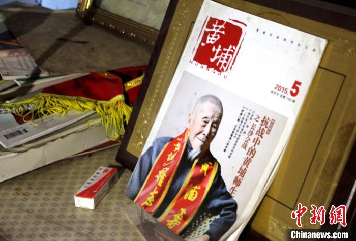 民众冒雪泪别抗战老兵、南京大屠杀亲历者孙晋良