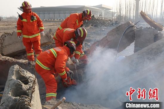 新疆阿克苏消防救援支队开展地震救援拉动演练