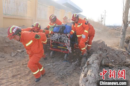 新疆阿克苏消防救援支队开展地震救援拉动演练