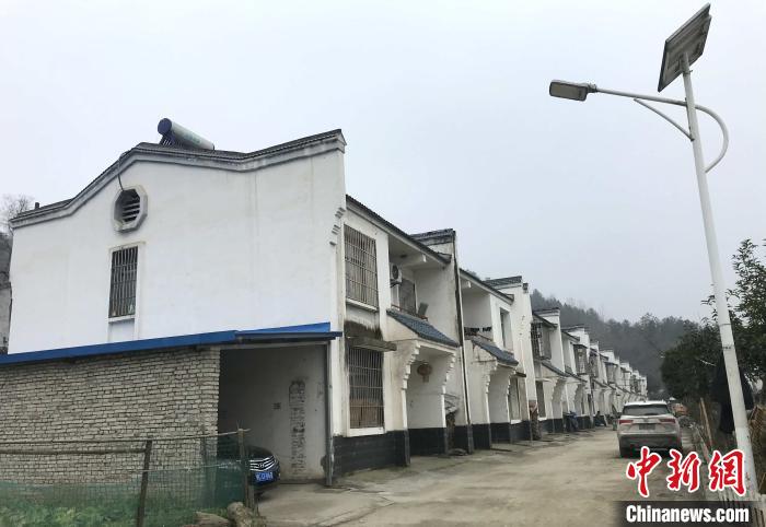 高铁站“托”起湖北小山村致富梦