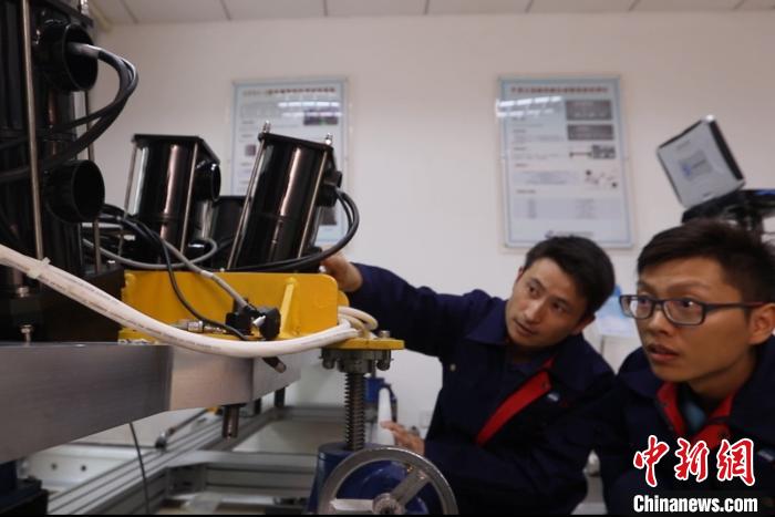 “铁路医生”朱挺：开“流动医院”为高铁线路“巡诊把脉”