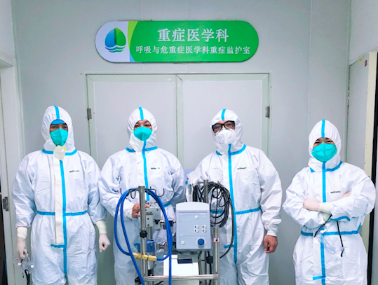 抗疫一线，他们的身影让人泪目