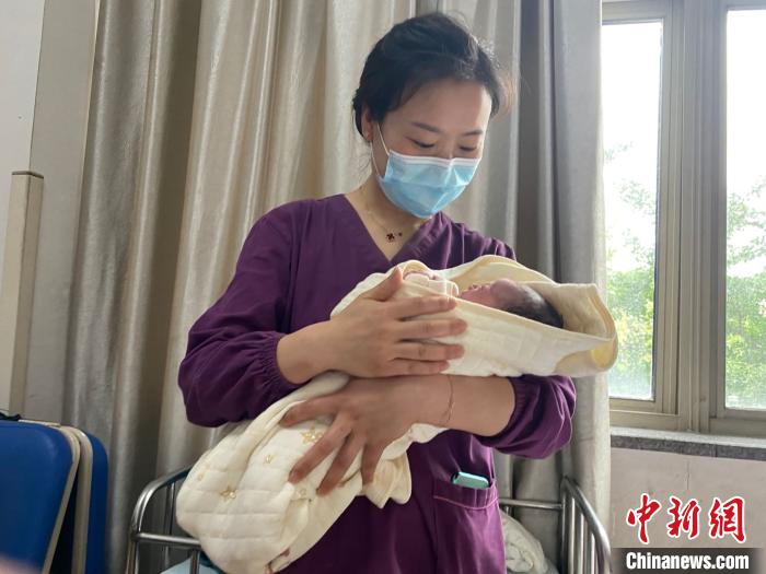 和“死神”赛跑的15分钟浙江医生全程托举保母婴平安