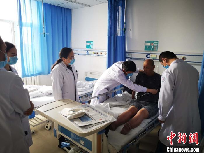 浙江援青医生千里扶贫路：盼患病老乡少一个是一个