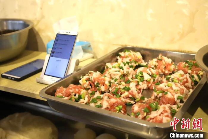 浙江“麦饼王子”年销麦饼8万个：年轻人俯下身子也可创业